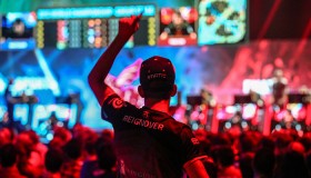 英雄联盟冷板凳英雄盘点：技能机制老旧与出场率低背后的重做呼声